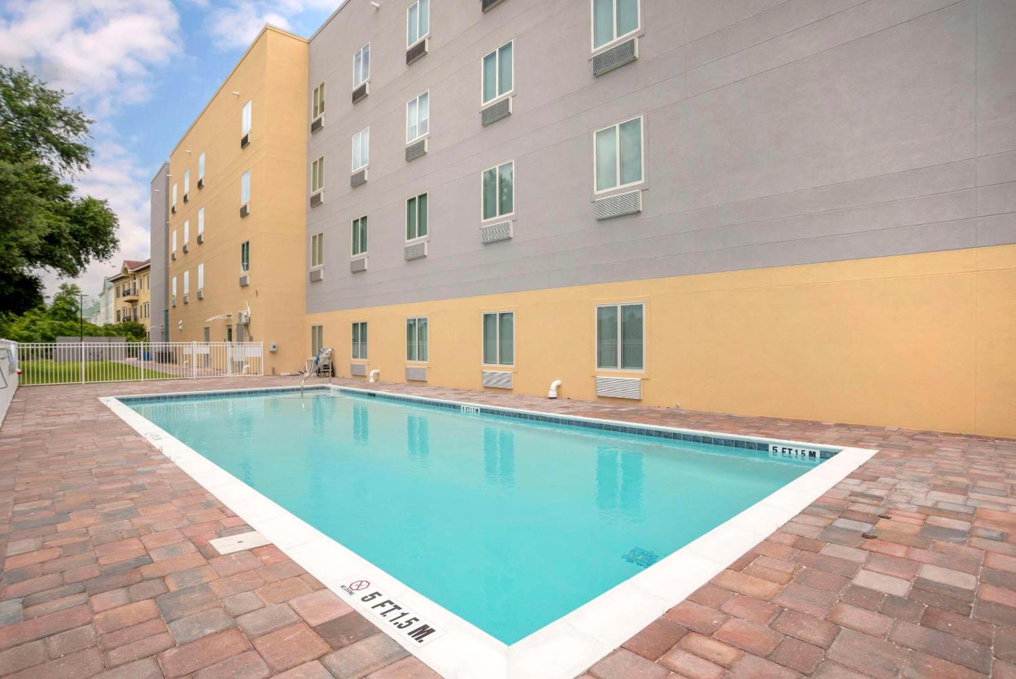 Comfort Inn & Suites Destin Near Henderson Beach Мірамар-Біч Екстер'єр фото