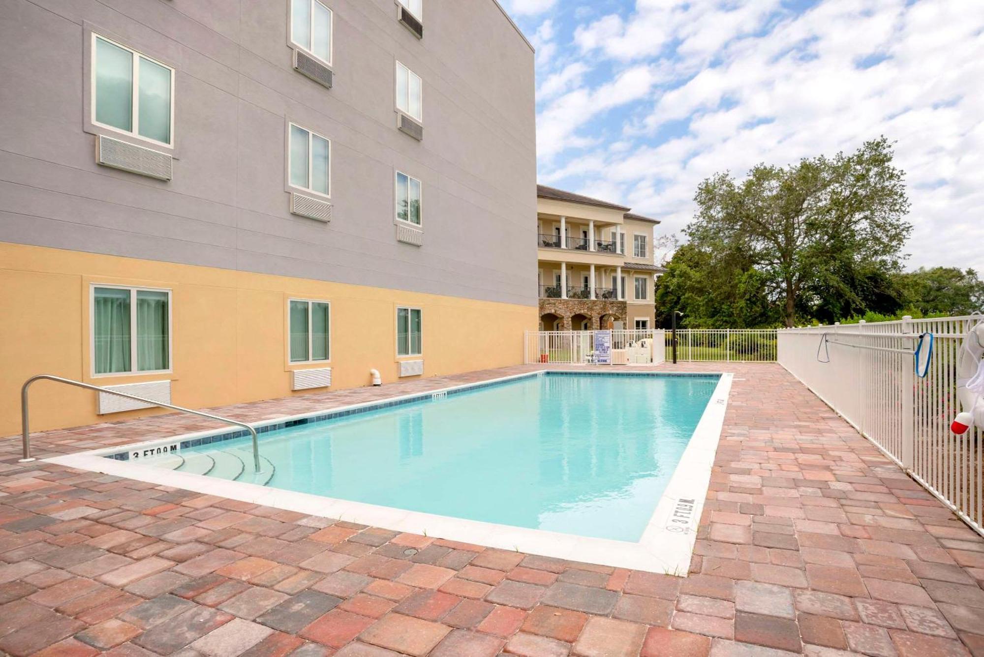 Comfort Inn & Suites Destin Near Henderson Beach Мірамар-Біч Екстер'єр фото